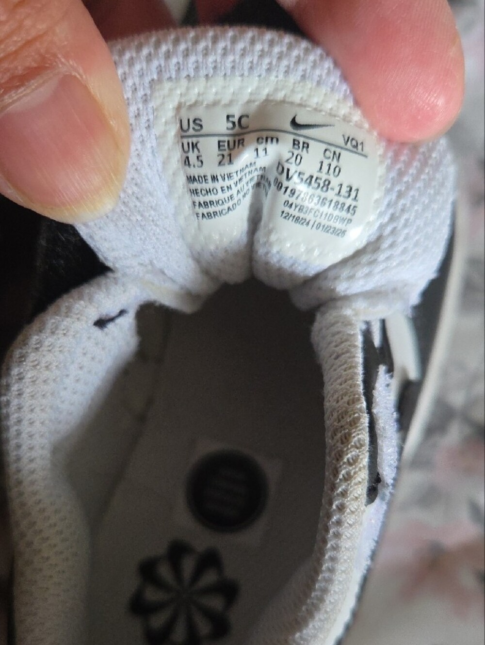 Nike Kids Black and White Velcro Low-Top Sneakers - Picture 4 of 6